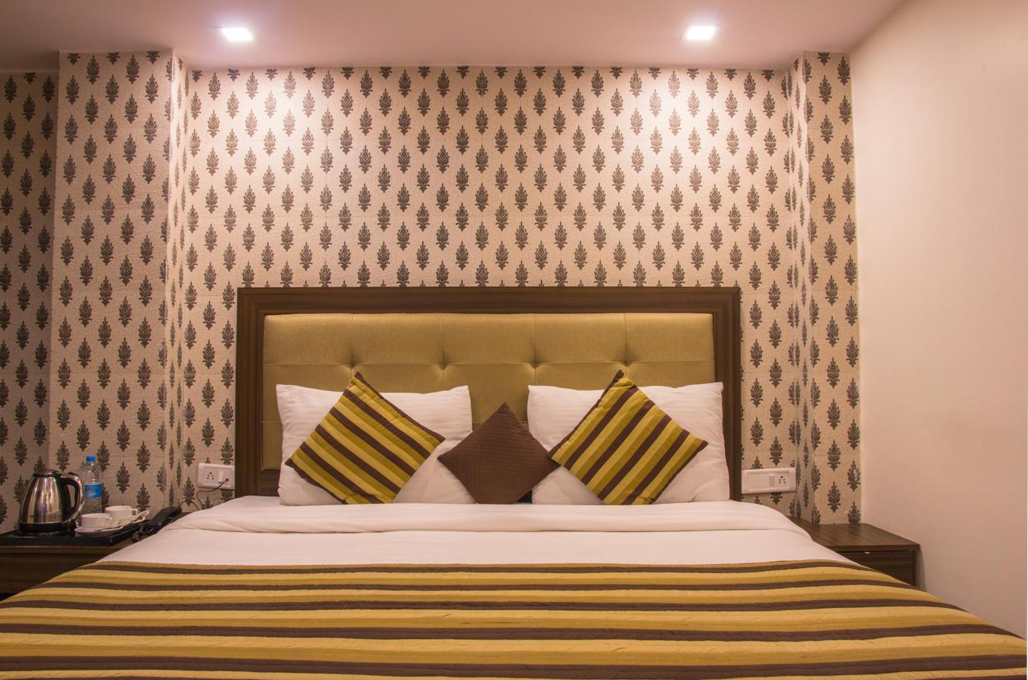 Hotel Pawan Plaza Near Sir Ganga Ram Hospital Delhi  Ngoại thất bức ảnh