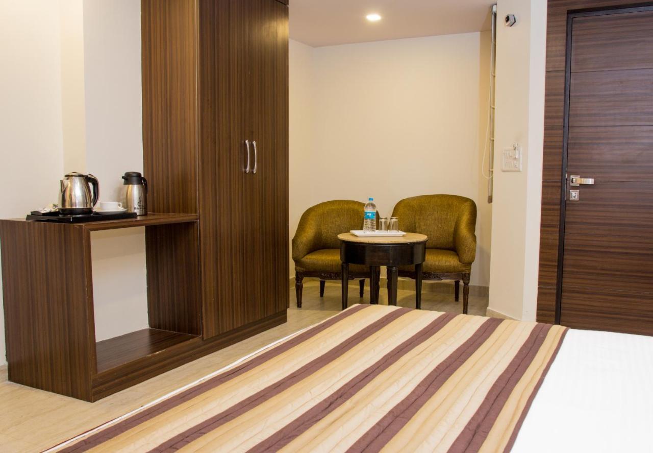 Hotel Pawan Plaza Near Sir Ganga Ram Hospital Delhi  Ngoại thất bức ảnh